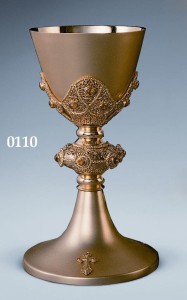 Kielich liturgiczny z topazami