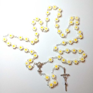 Różaniec do Pierwszej Komunii -kwiat stokrotki