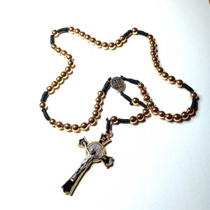 Różaniec na sznurku złoty hematyt z benedyktem
