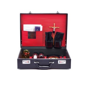 Walizka liturgiczna z osłonami świec – 32 × 44,5 × 12,5 cm