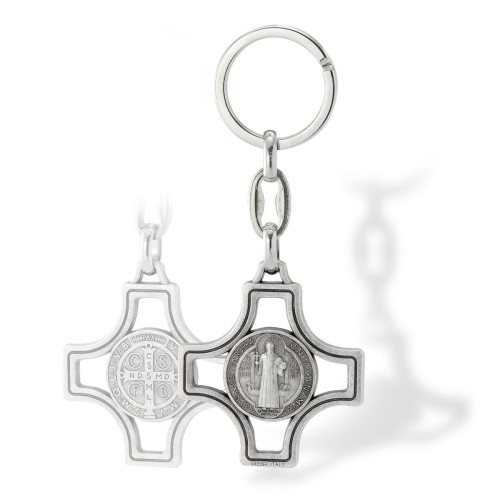 Brelok z medalem św. Benedykta – metalowy krzyż 4 cm